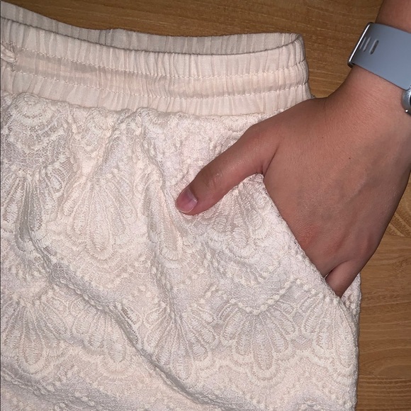 White lace shorts - Picture 4 of 7